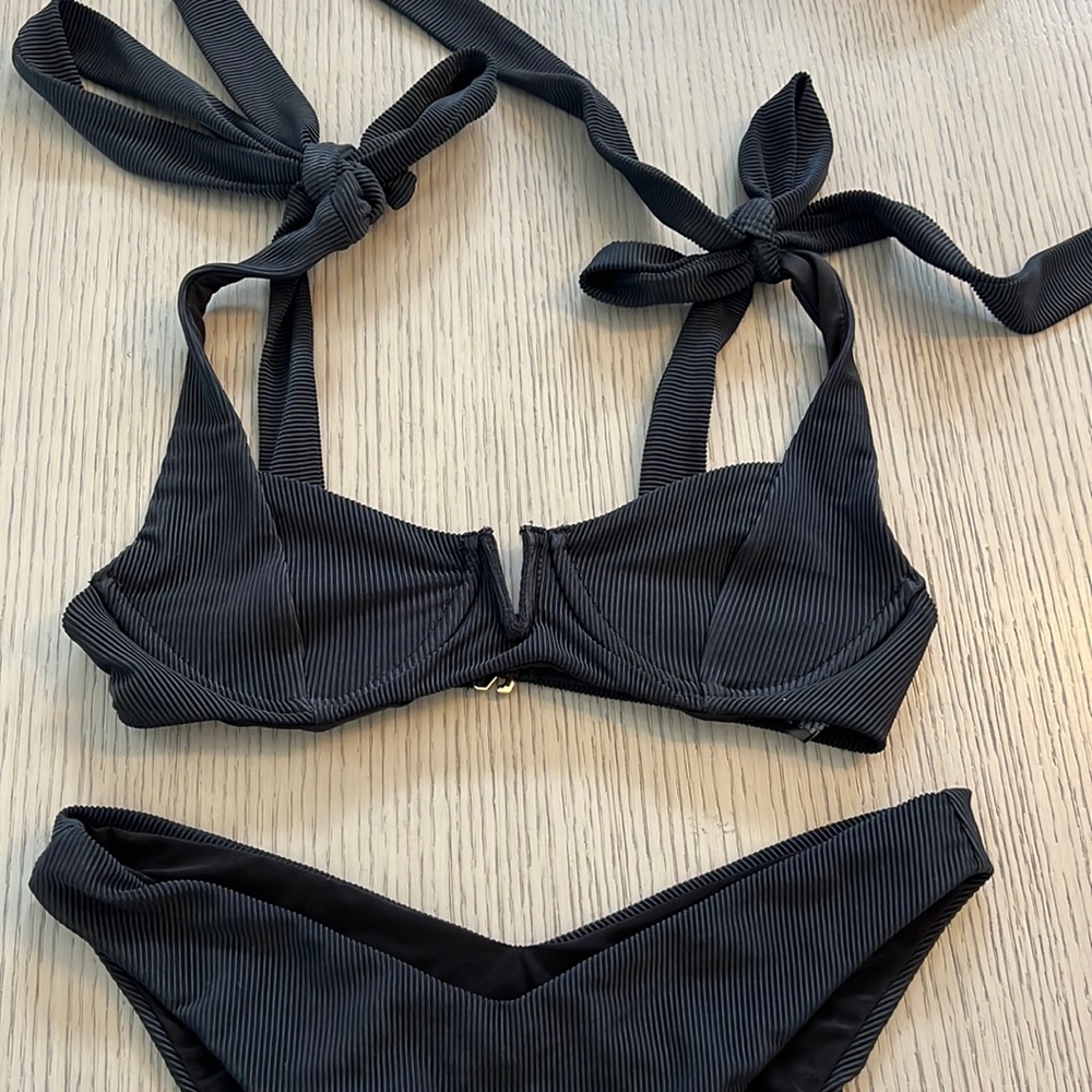 Beach Riot TOP  ONLY- small . Black self ties at shoulders, has underwire.